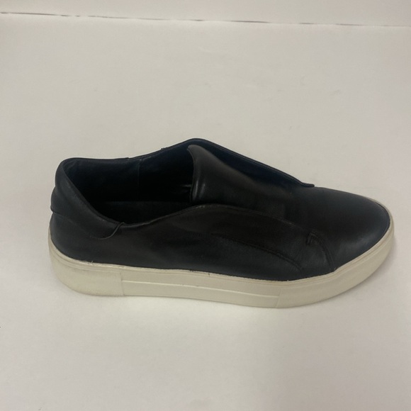 J Slide soft Black Leather slides.  Slip ins no shoe laces size 6 white soles - Picture 3 of 6